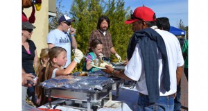 South Valley Church hosts free Thanksgiving at Newhall Library