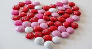 Local kids and their families can participate in a free Valentine’s Day event with the 11th Annual Hearts for Heroes program on Feb.7 and Feb. 14, according to a news release.