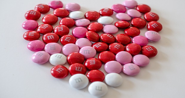 Local kids and their families can participate in a free Valentine’s Day event with the 11th Annual Hearts for Heroes program on Feb.7 and Feb. 14, according to a news release.