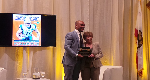 Hundreds gathered Thursday at the Hyatt Regency Valencia to hear New York Giants running back Shane Vereen talk about his career, Super Bowl championship and Santa Clarita upbringing, including his first coach.