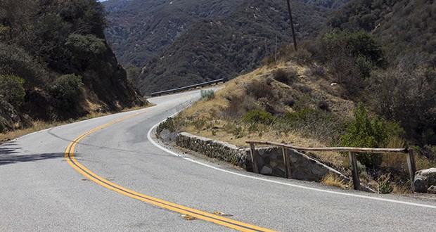 Santa Clarita Valley Sheriff’s Station officials were able to thwart a street race Sunday after receiving tips online