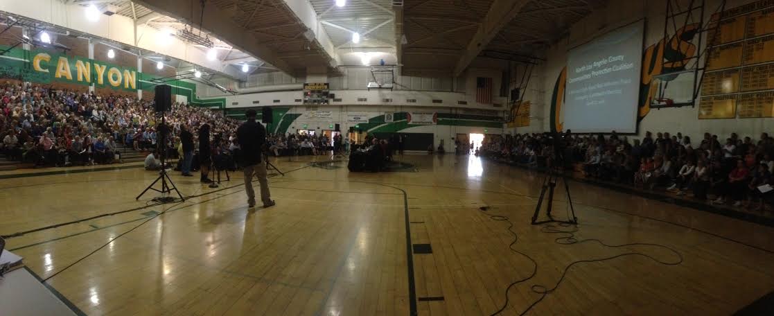 About 1,500 booed clapped and cheered as the Santa Clarita hosted a meeting Monday at Canyon High ostensibly to decry the high speed rail plan.