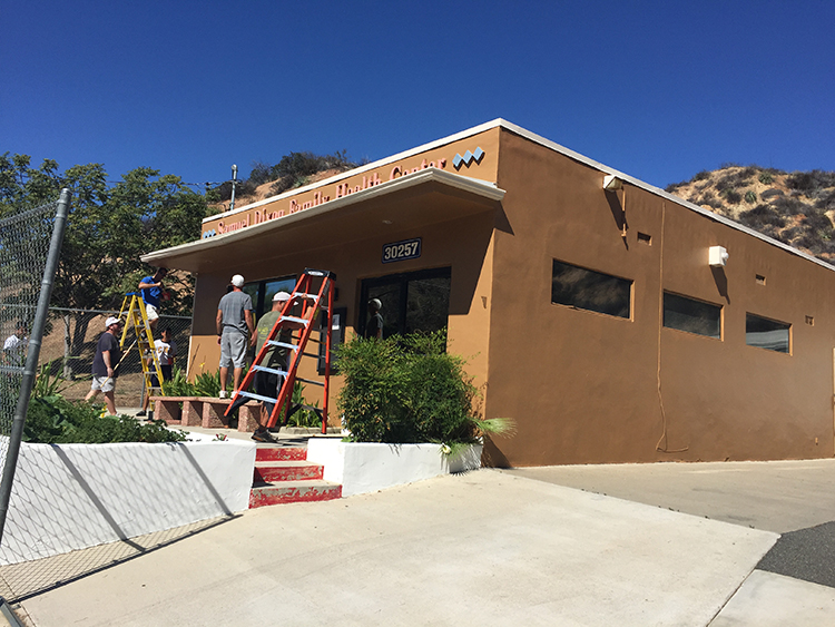 Samuel Dixon Family Health Center, CHP Explorers Paint Val Verde Health Center