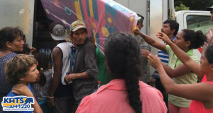 Victims of the April 2016 earthquakes in Ecuador receive emergency supplies. Photo courtesy Alberto Arguello.