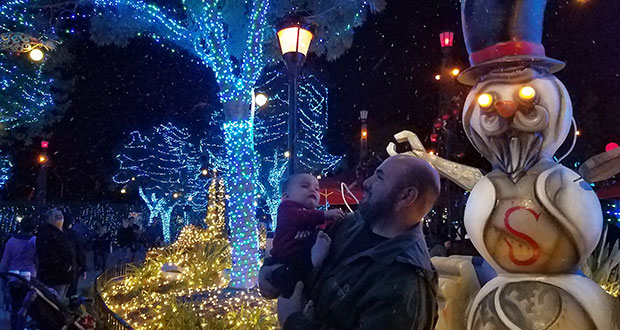 Six Flags Magic Mountain Holiday In The Park