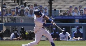 Dodgers Propelled To 6-2 Win Over Giants With Late Offensive Outburst