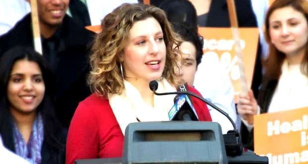 Pilar Schiavo speaks to a crowd