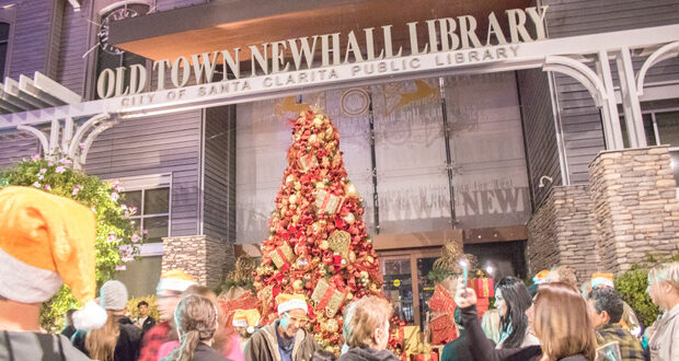 Santa Clarita Christmas Lights 2022 Santa Clarita 'Light Up Main Street' Event Draws Thousands